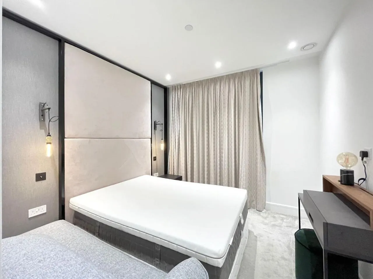 Luxury Property Close To Liverpool Street Londra
